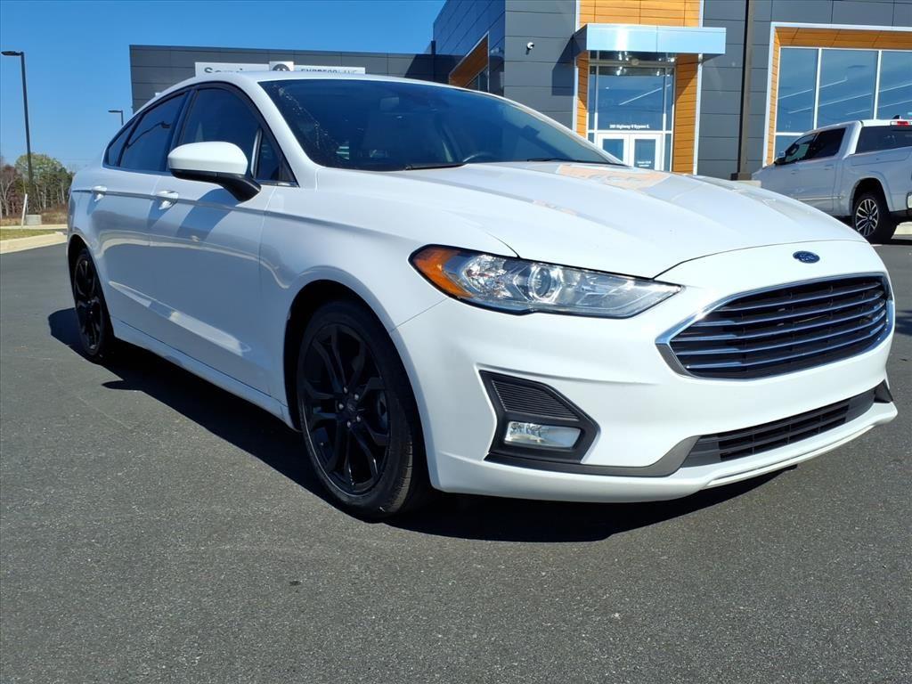 2020 Ford Fusion SE photo 3