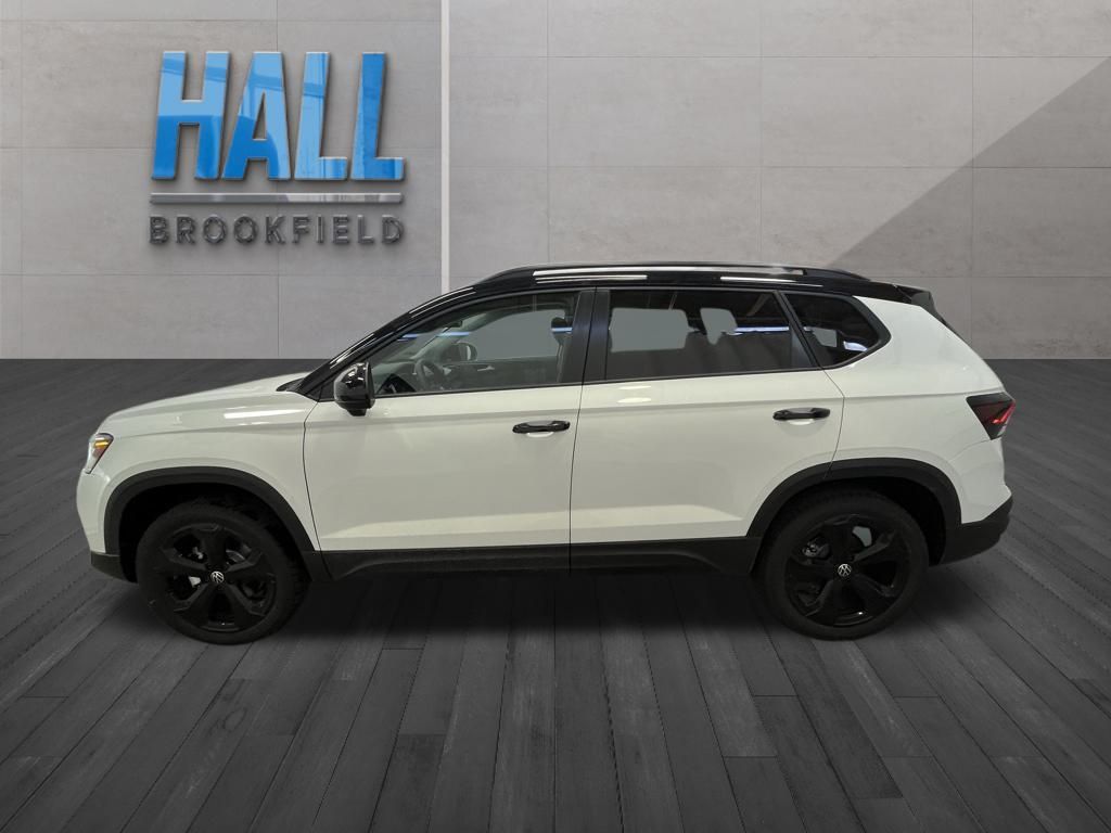 2025 Volkswagen Taos SE photo 2