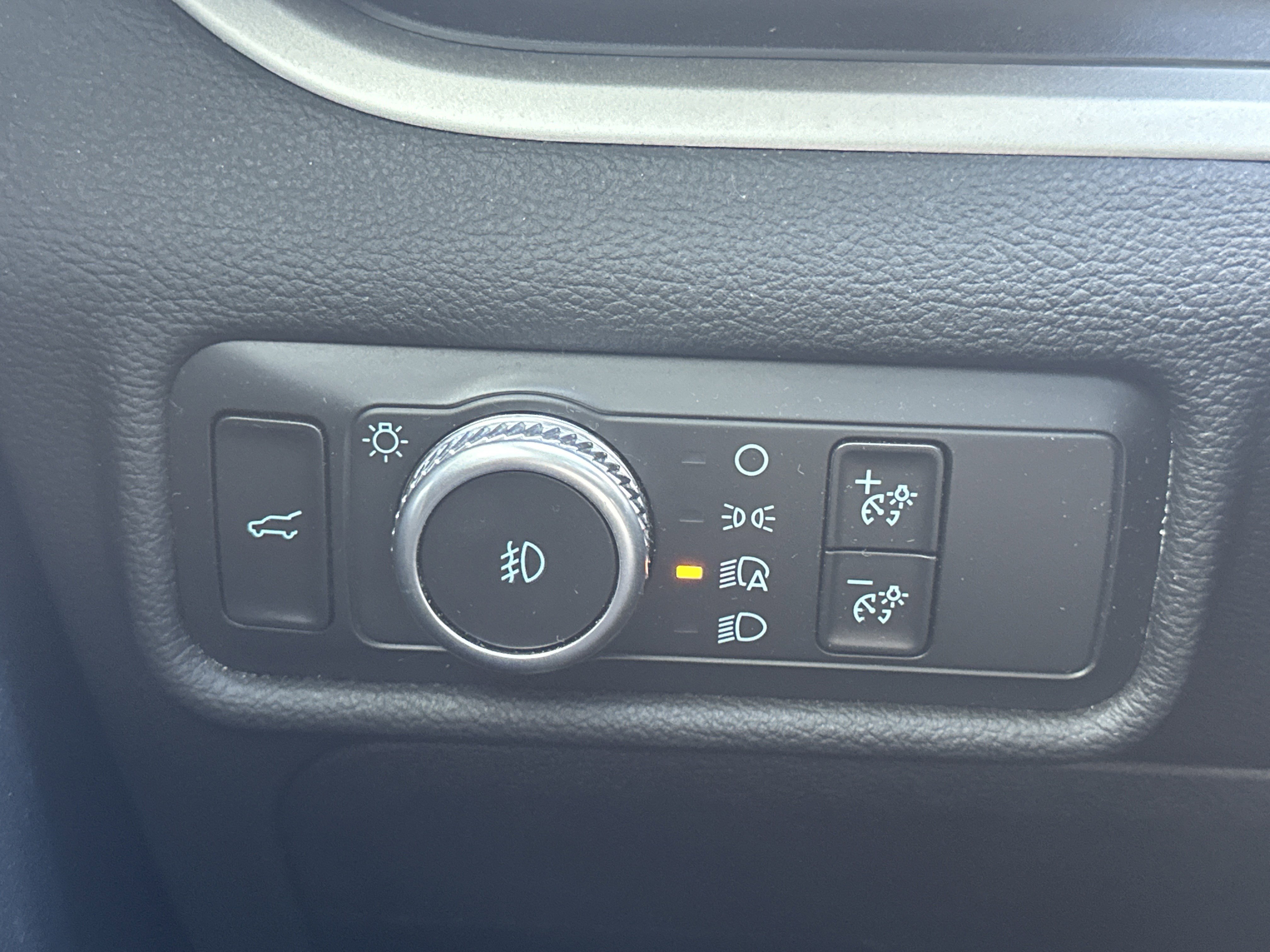 2021 Ford Explorer XLT photo 4