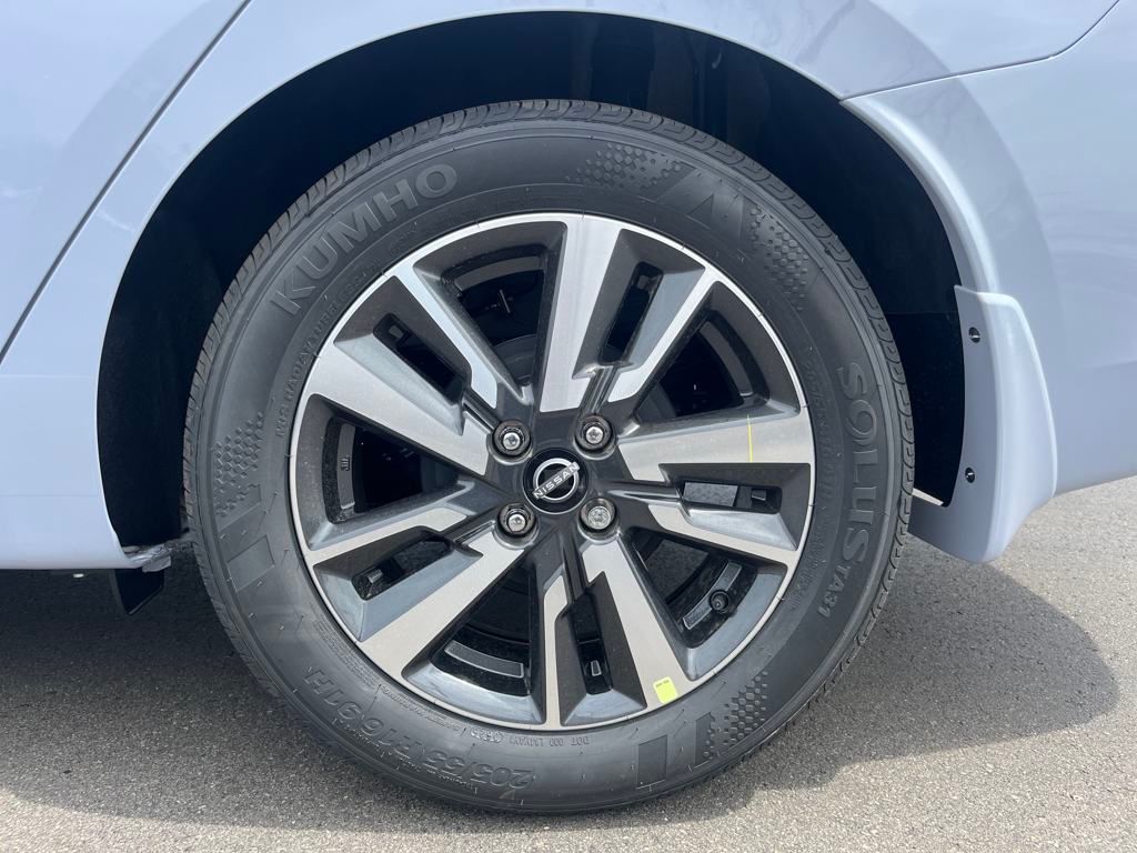 2025 Nissan Versa SV photo 10
