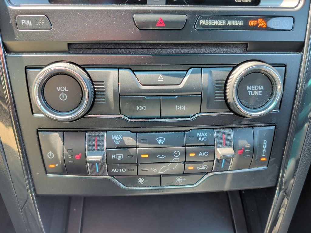 2016 Ford Explorer XLT photo 8