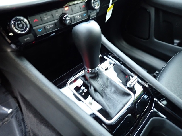 2025 Jeep Compass Limited photo 17