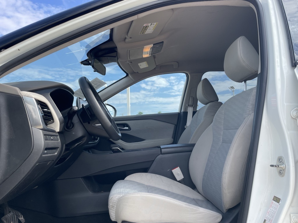 2021 Nissan Rogue SV photo 13