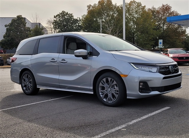 2026 Honda Odyssey Touring's photo