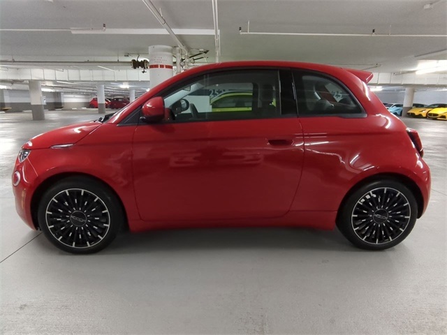2024 Fiat 500e Red photo 4