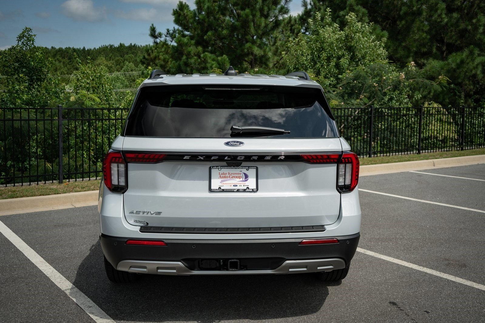 2025 Ford Explorer photo 8