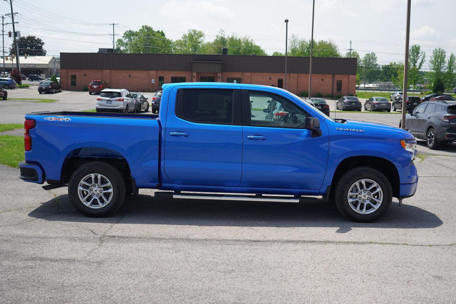 2025 Chevrolet Silverado 1500 RST photo 2