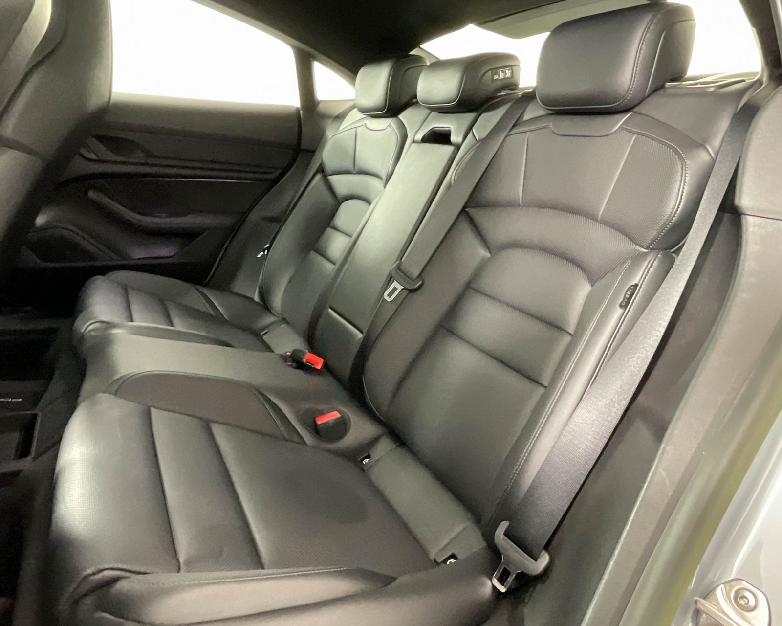 2023 Porsche Taycan S photo 25
