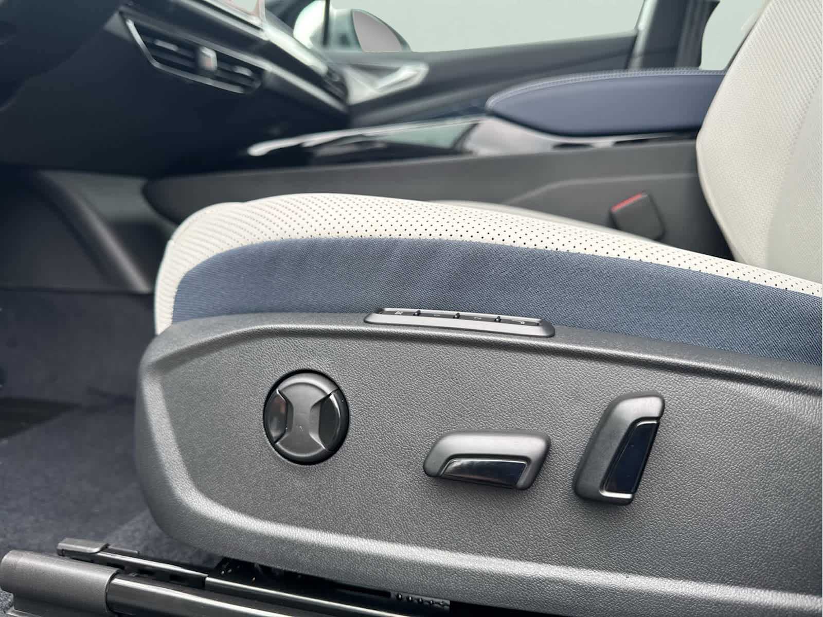 2025 Volkswagen ID.4 Pro S photo 16
