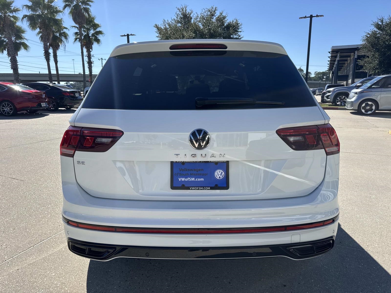 2024 Volkswagen Tiguan SE R-Line Black photo 4