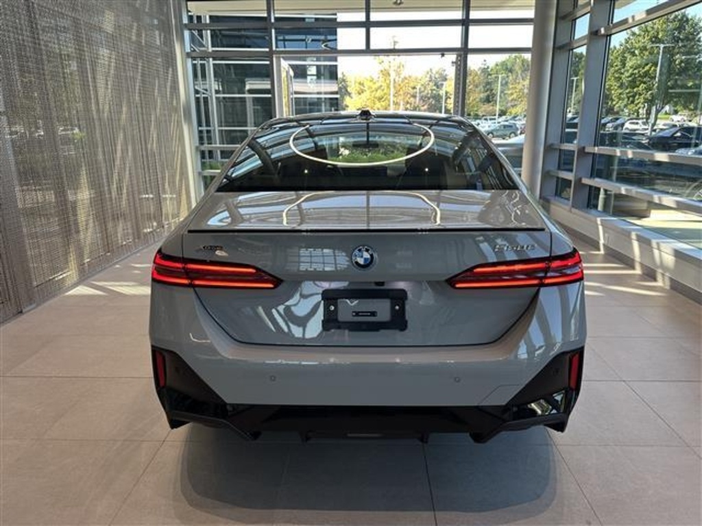 2026 Bmw 550e xDrive photo 5