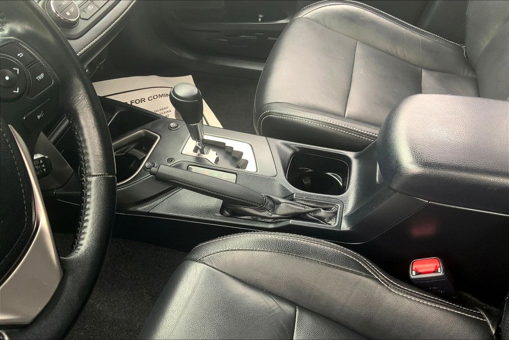 2017 Toyota RAV4 XLE photo 16