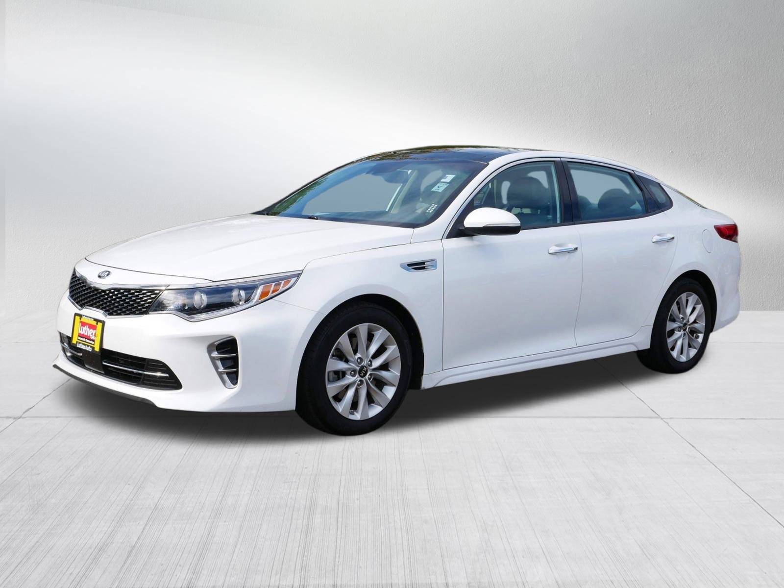 2017 Kia Optima EX photo 3