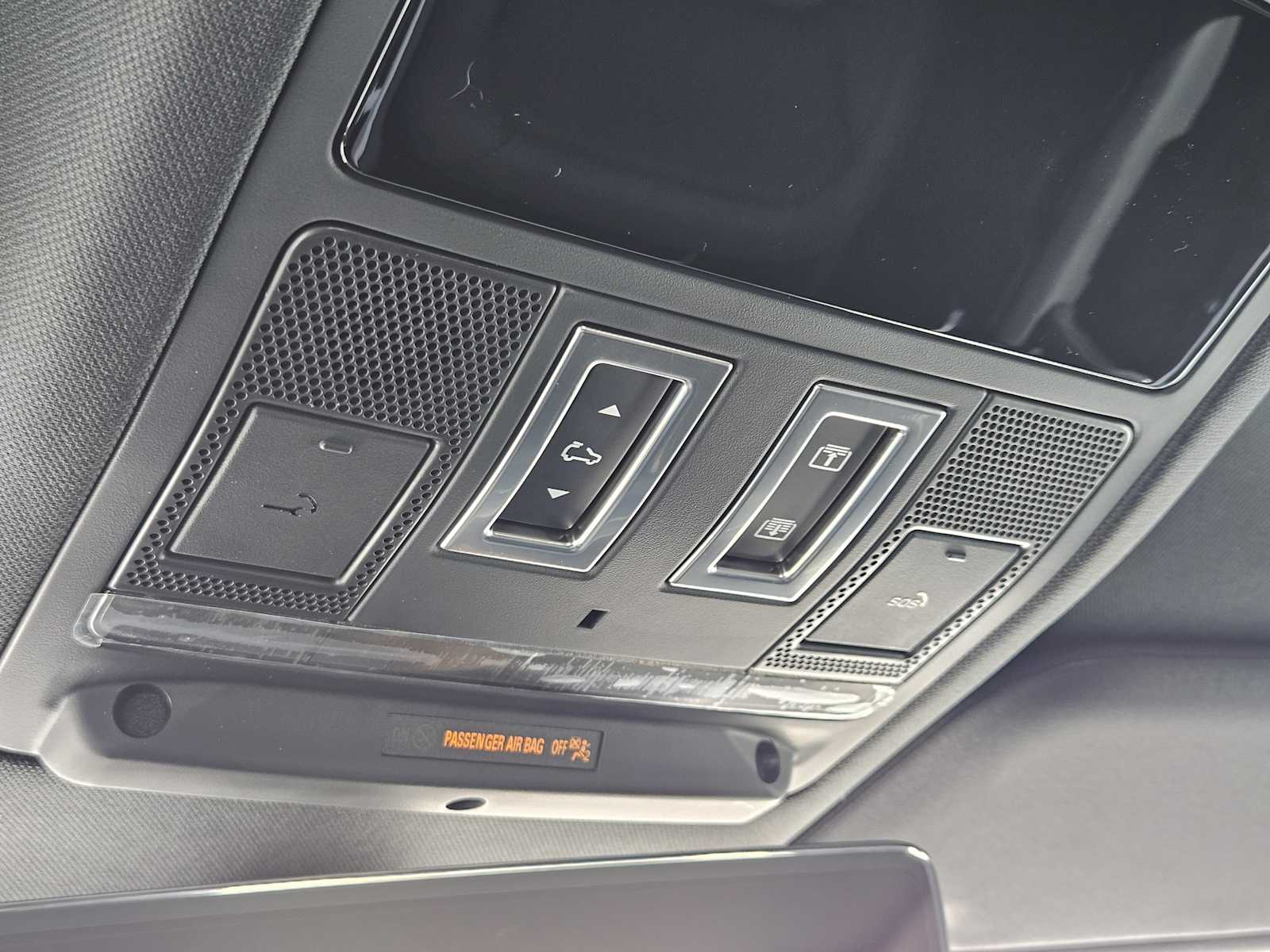 2025 Land Rover Defender 110 X-Dynamic SE photo 18