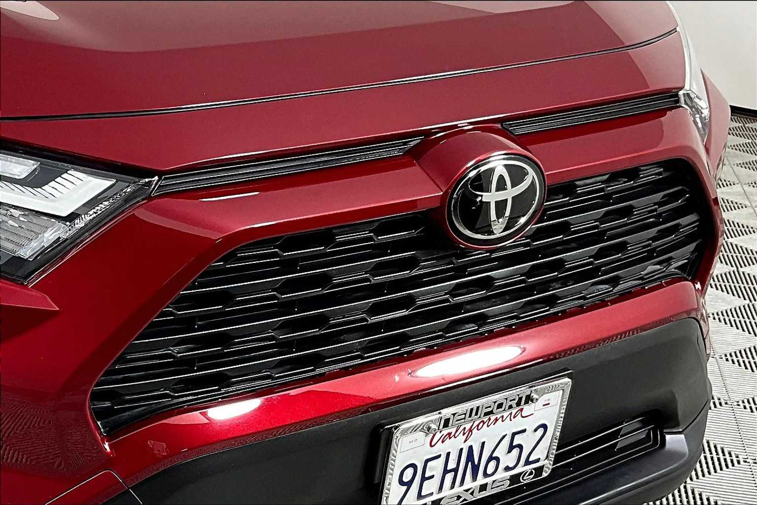 2023 Toyota RAV4 XLE Premium photo 24