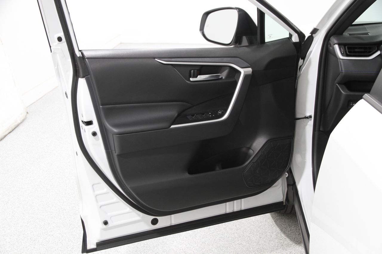 2024 Toyota RAV4 Hybrid SE photo 3