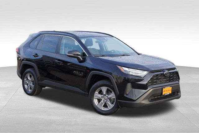 2022 Toyota RAV4 XLE's photo