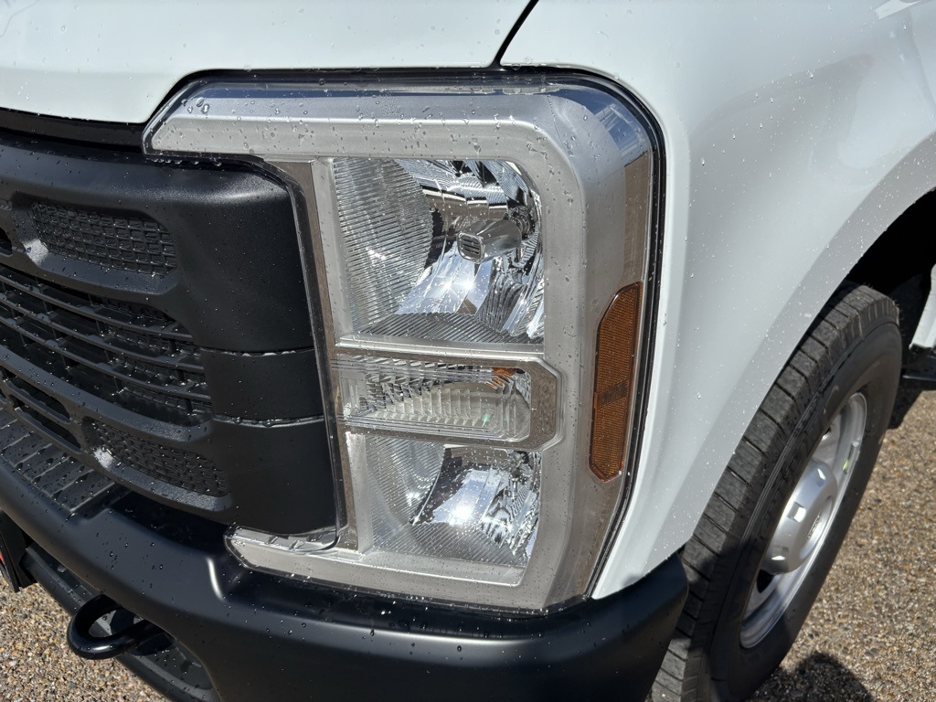 2026 Ford F-350 XL photo 8