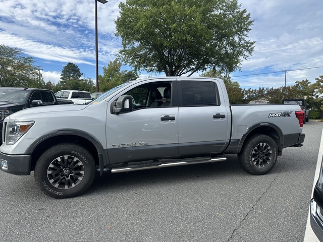2018 Nissan Titan PRO-4X photo 2