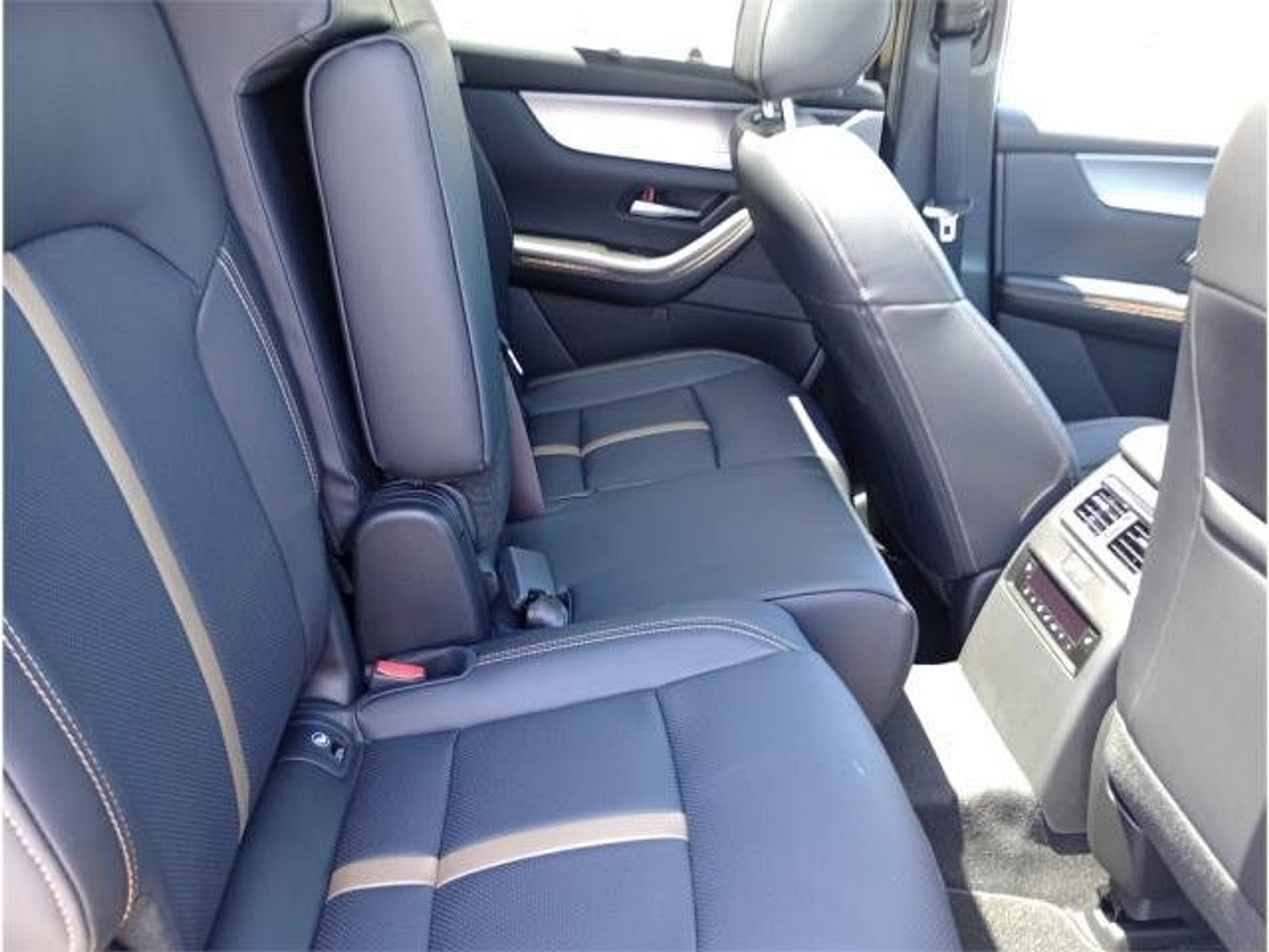 2025 Mazda CX-70 Premium Plus photo 8