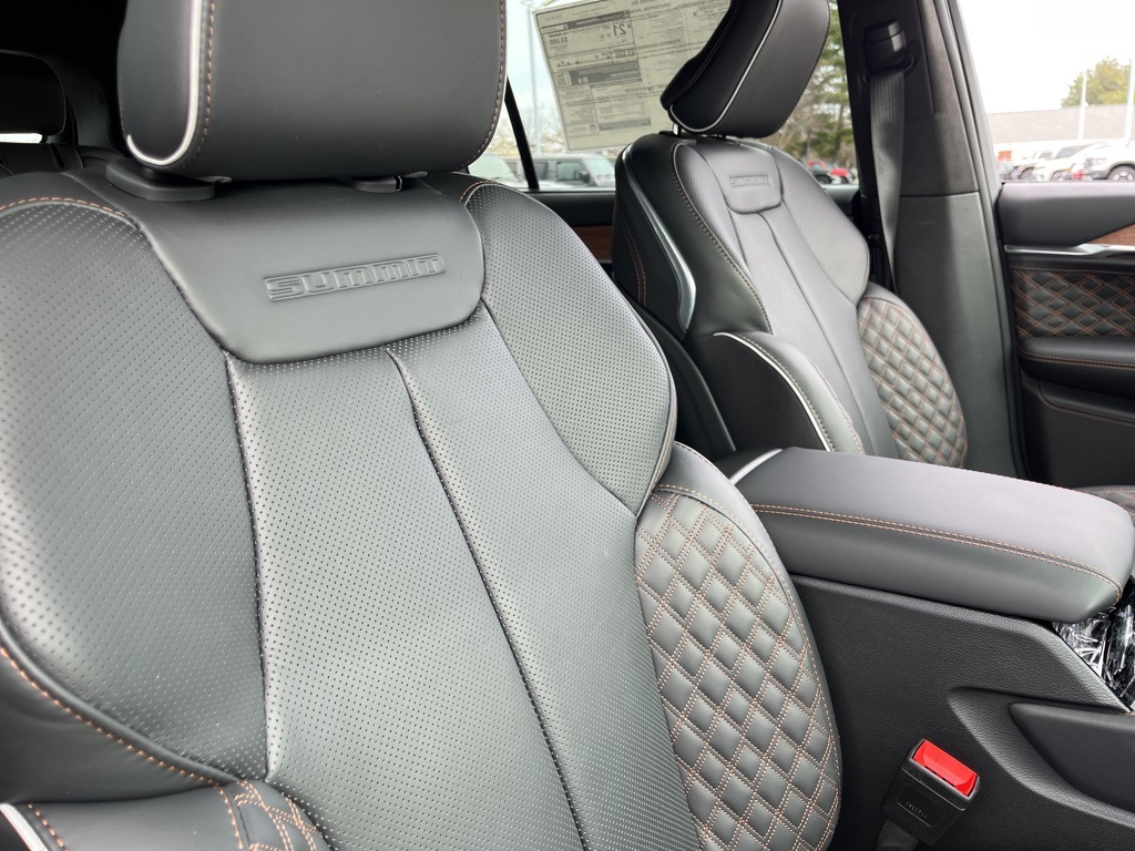 2025 Jeep Grand Cherokee L Summit Reserve photo 35