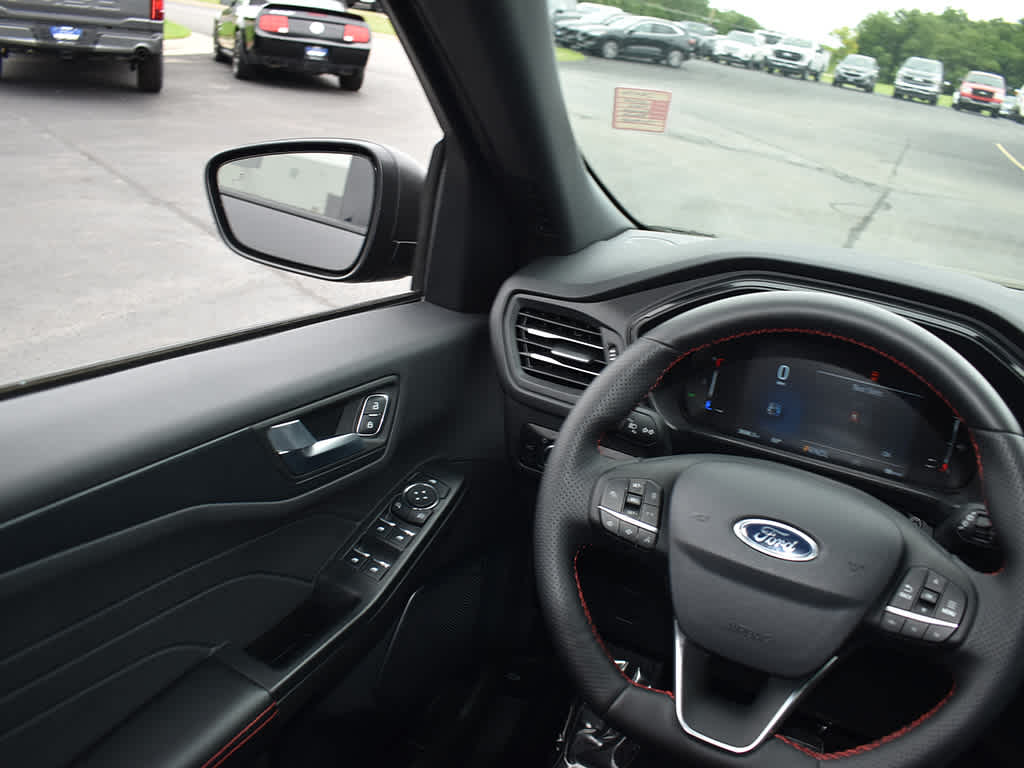 2024 Ford Escape ST-Line photo 16