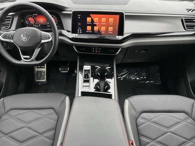 2024 Volkswagen Atlas Peak Edition SE Technology photo 2