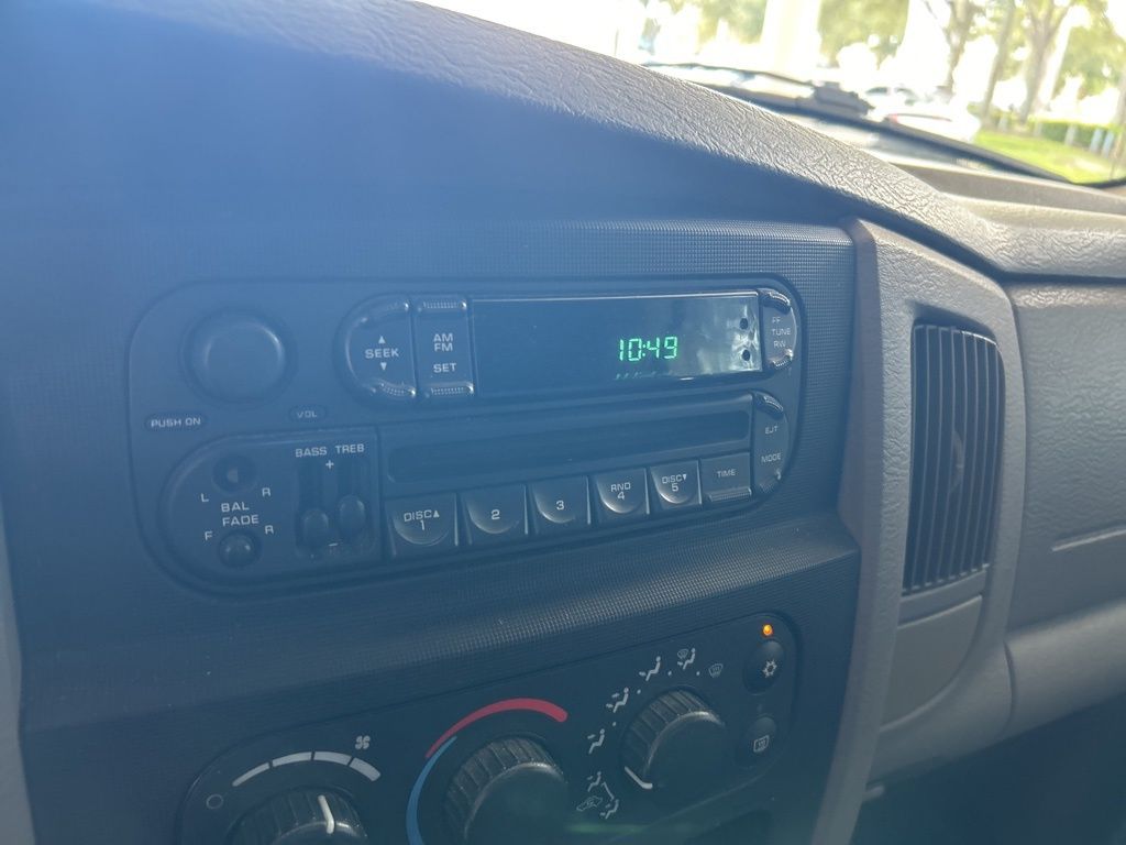 2004 Dodge Ram SLT photo 3