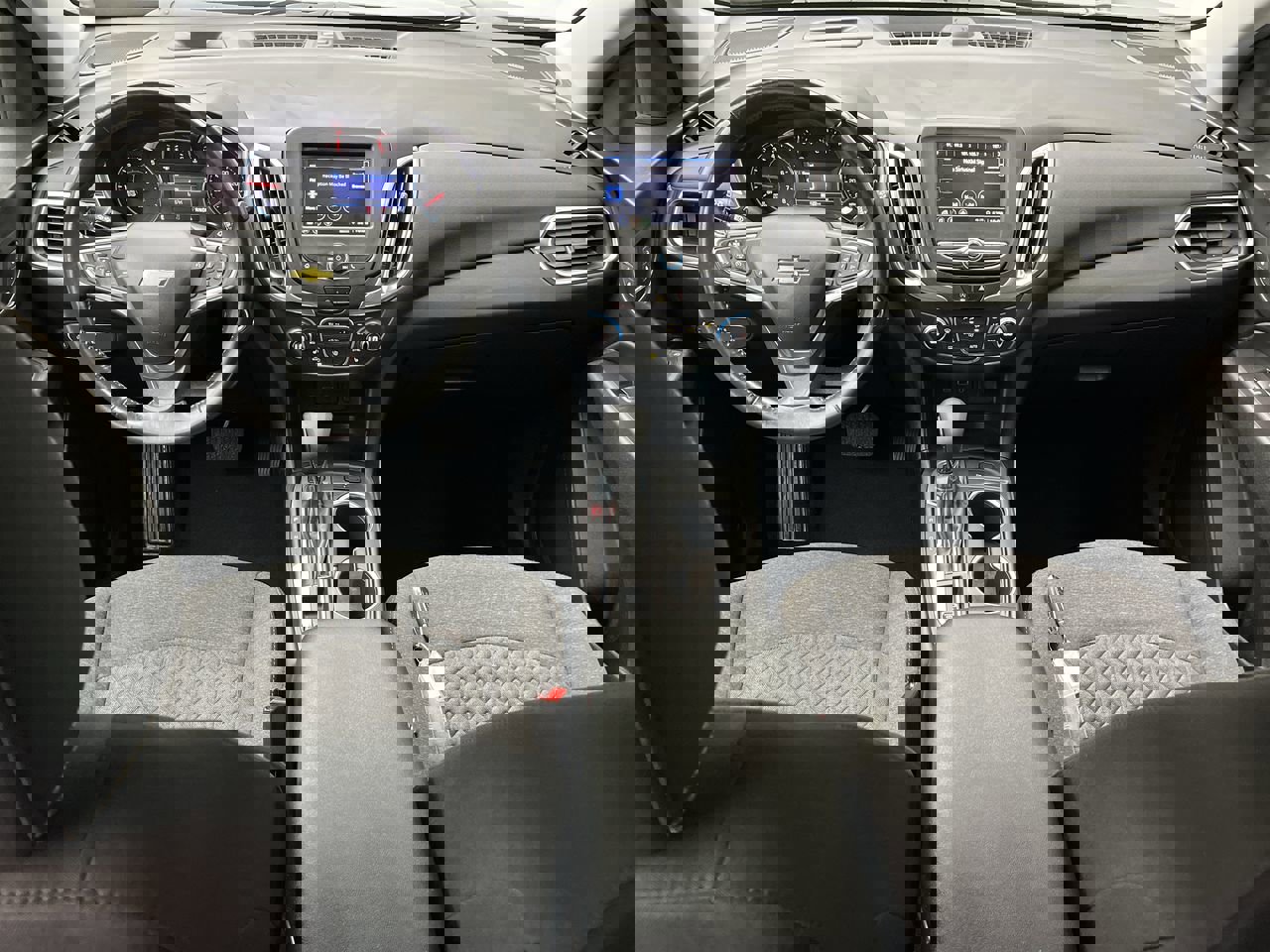 2022 Chevrolet Equinox LT photo 2