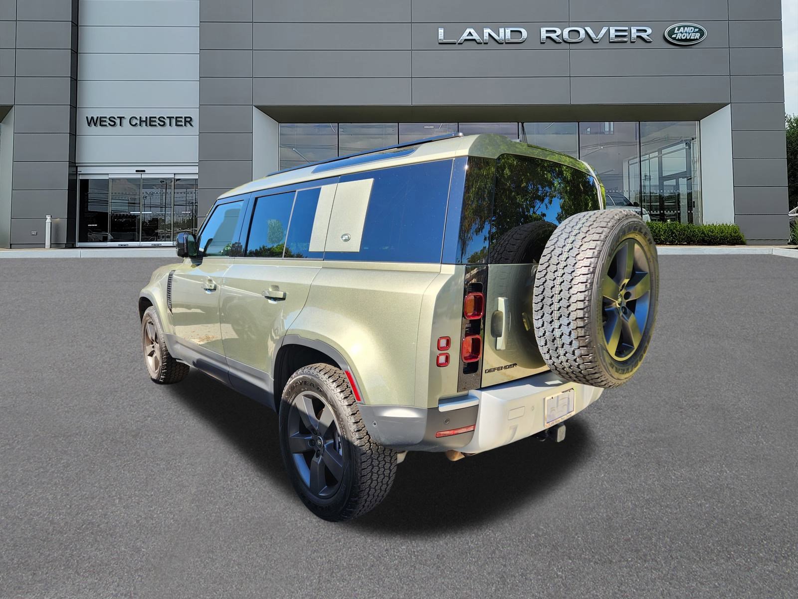 2024 Land Rover Defender 110 S photo 3