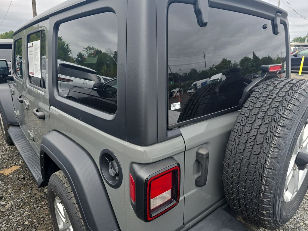 2022 Jeep Wrangler Unlimited Sport S photo 2