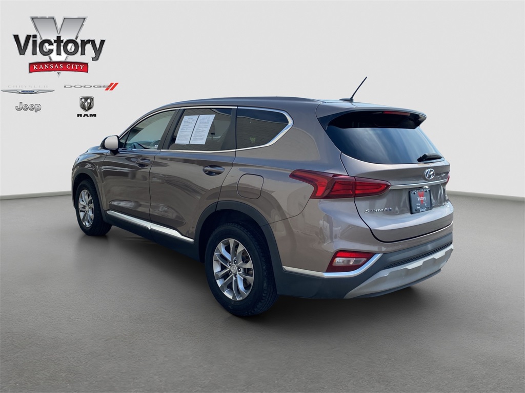 2019 Hyundai Santa Fe SE photo 4