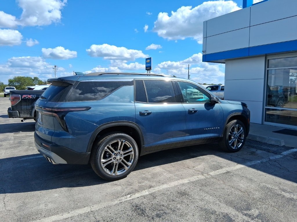 2025 Chevrolet Traverse photo 2