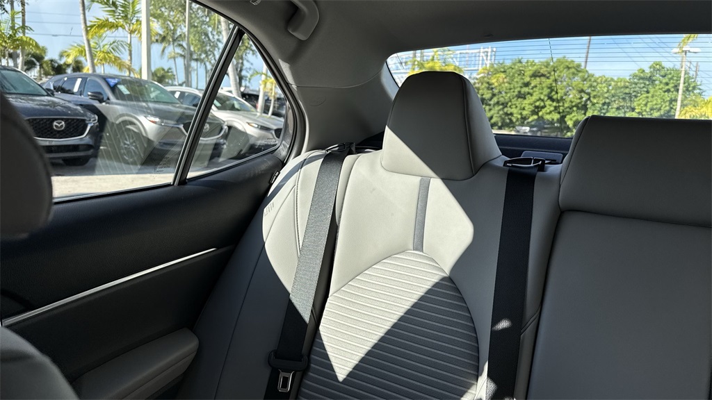 2023 Toyota Camry SE photo 16