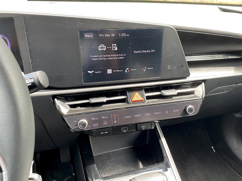 2023 Kia Niro LX photo 17