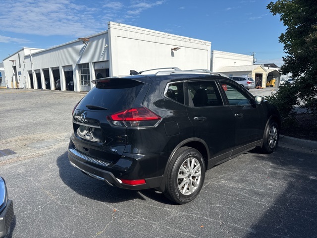 2019 Nissan Rogue SV photo 5