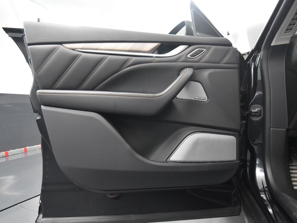 2020 Maserati Levante GTS photo 13