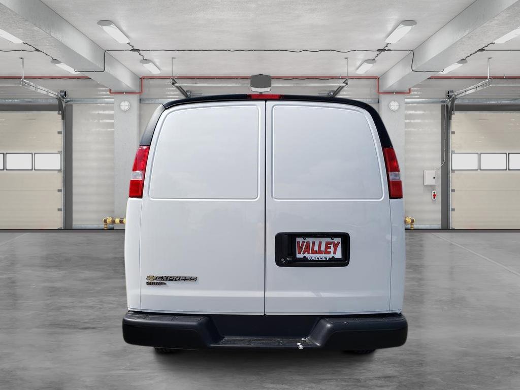 2025 Chevrolet Express 2500 Cargo photo 4