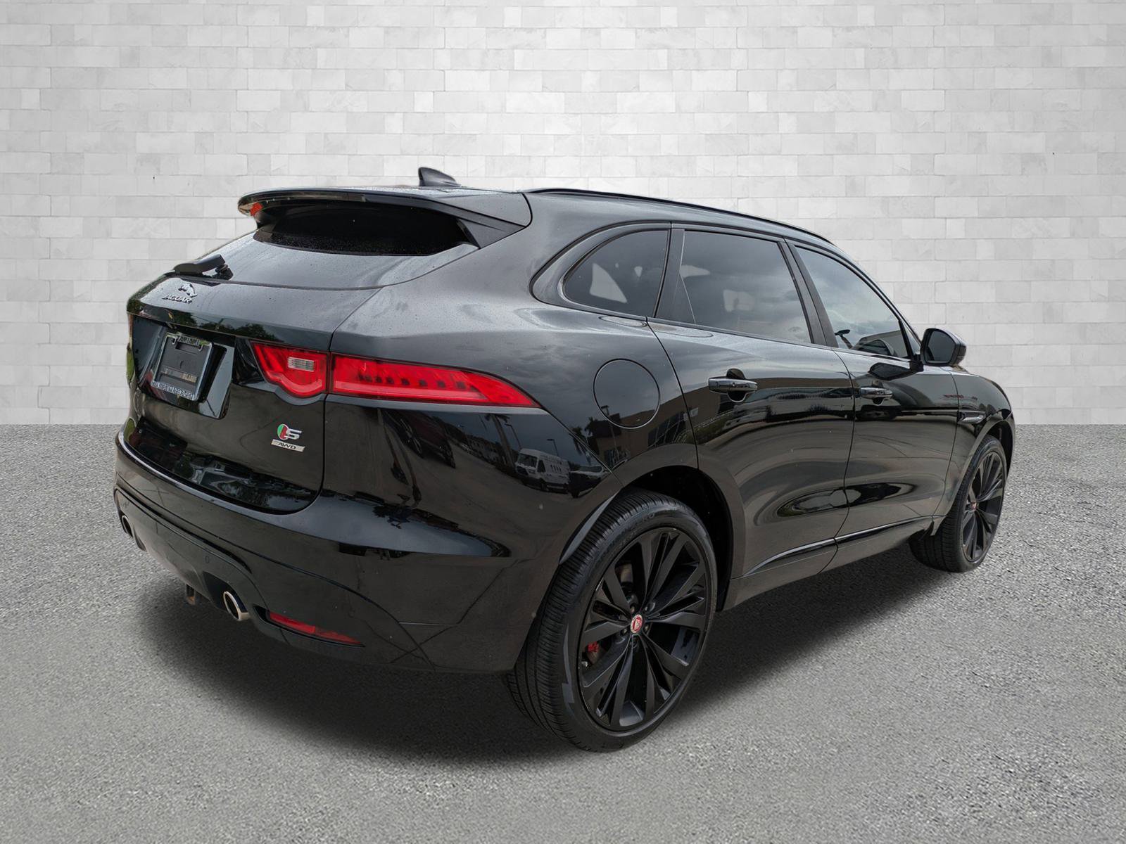 2019 Jaguar F-PACE S photo 2