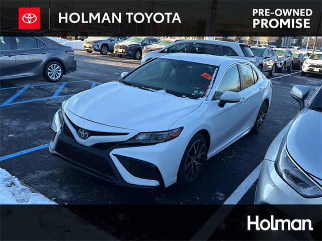 2024 Toyota Camry SE's photo