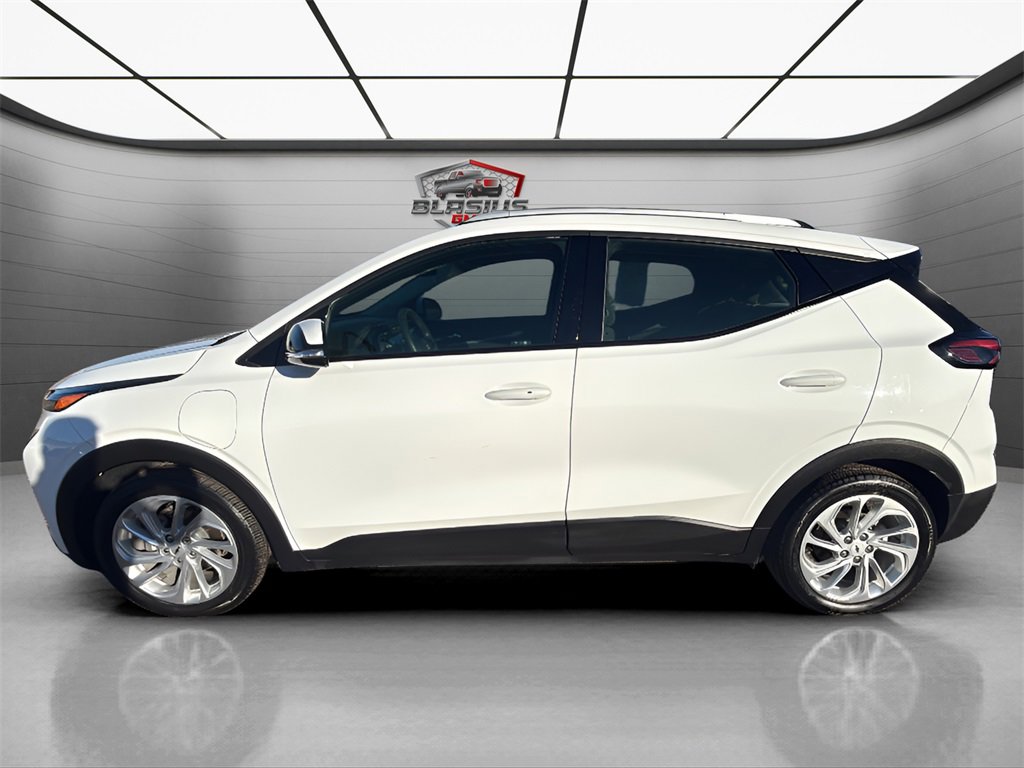 2022 Chevrolet Bolt EUV photo 2