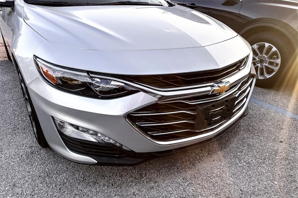 2022 Chevrolet Malibu 1LT photo 2