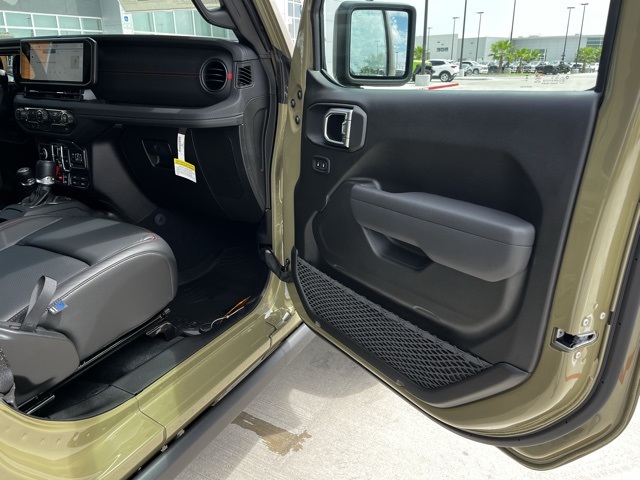 2025 Jeep Wrangler Rubicon photo 21