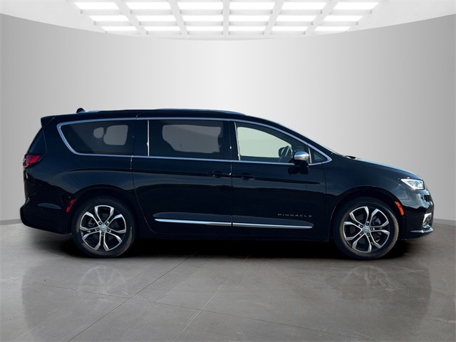 2025 Chrysler Pacifica Pinnacle photo 8