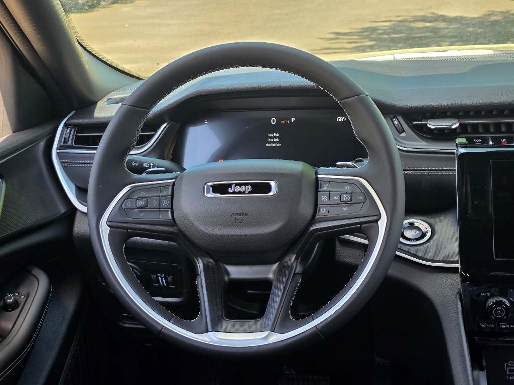 2025 Jeep Grand Cherokee Laredo Altitude photo 10