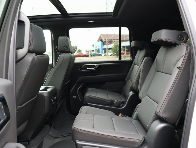2025 Chevrolet Suburban RST photo 21