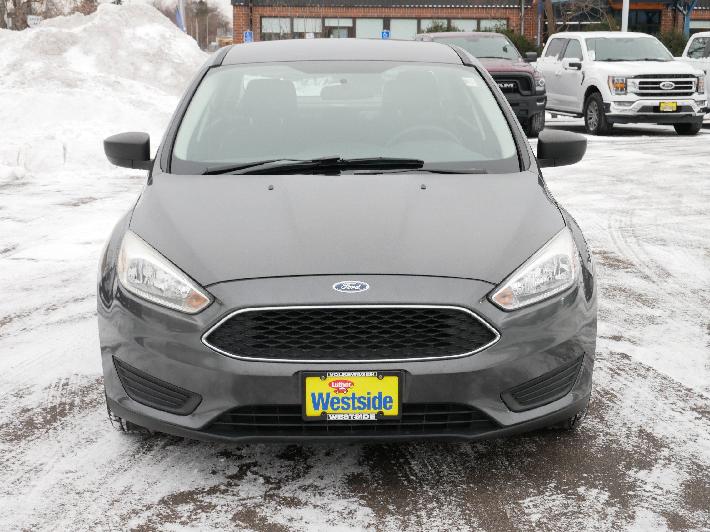 Used 2018 Ford Focus S with VIN 1FADP3E2XJL243989 for sale in St. Louis Park, MN