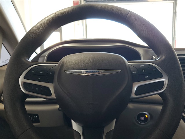 2018 Chrysler Pacifica LX photo 10