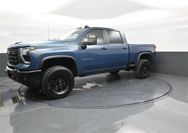 2024 Chevrolet Silverado 2500HD ZR2 photo 2