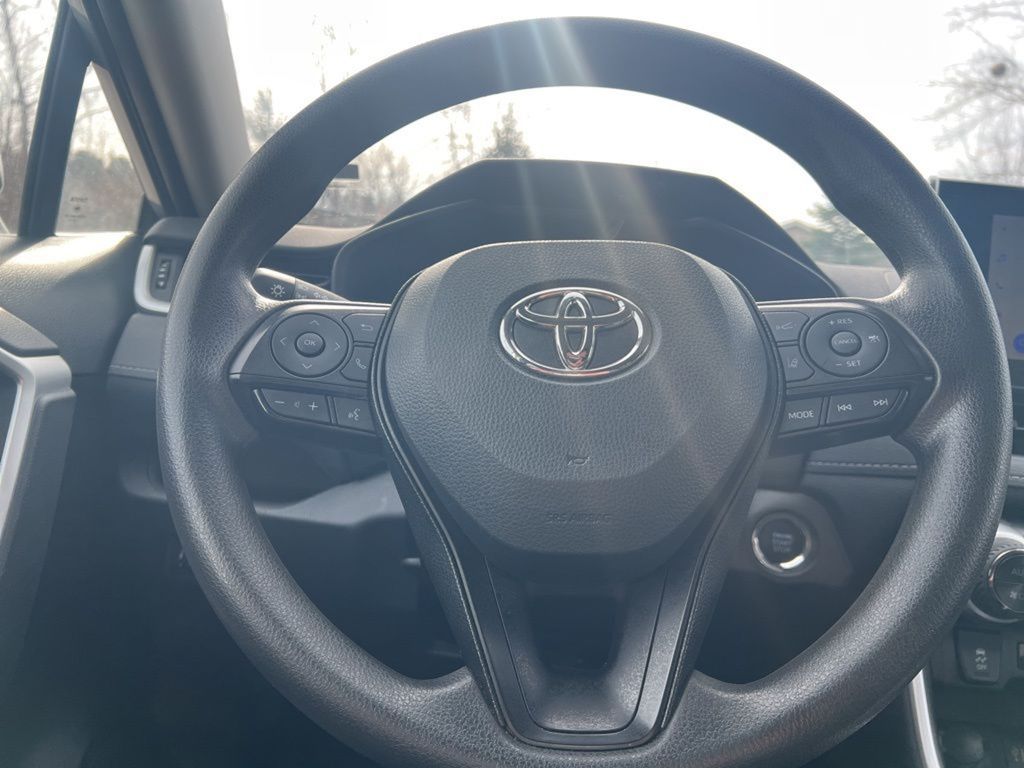 2024 Toyota RAV4 XLE photo 15